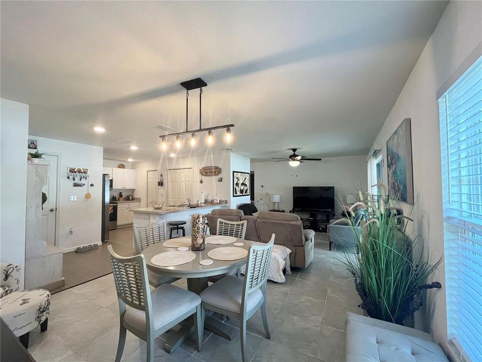 Activo con contrato: $239,000 (3 camas, 2 baños, 1286 Pies cuadrados)