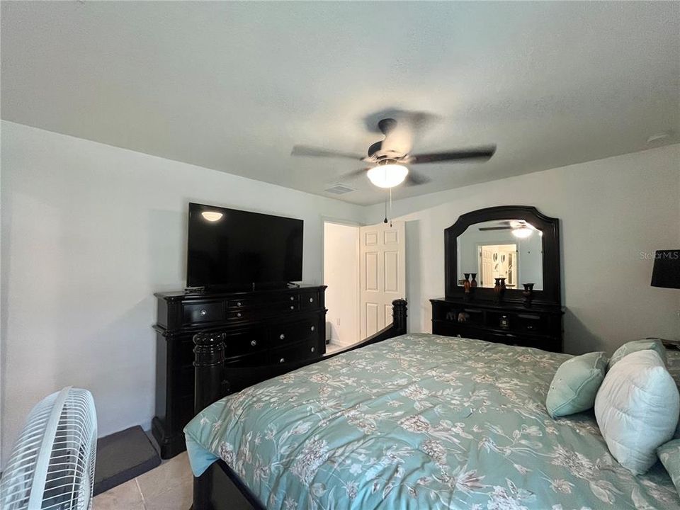 Activo con contrato: $239,000 (3 camas, 2 baños, 1286 Pies cuadrados)