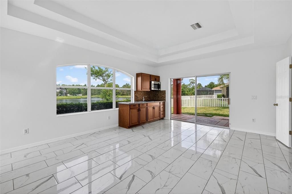 Activo con contrato: $515,000 (4 camas, 3 baños, 2855 Pies cuadrados)