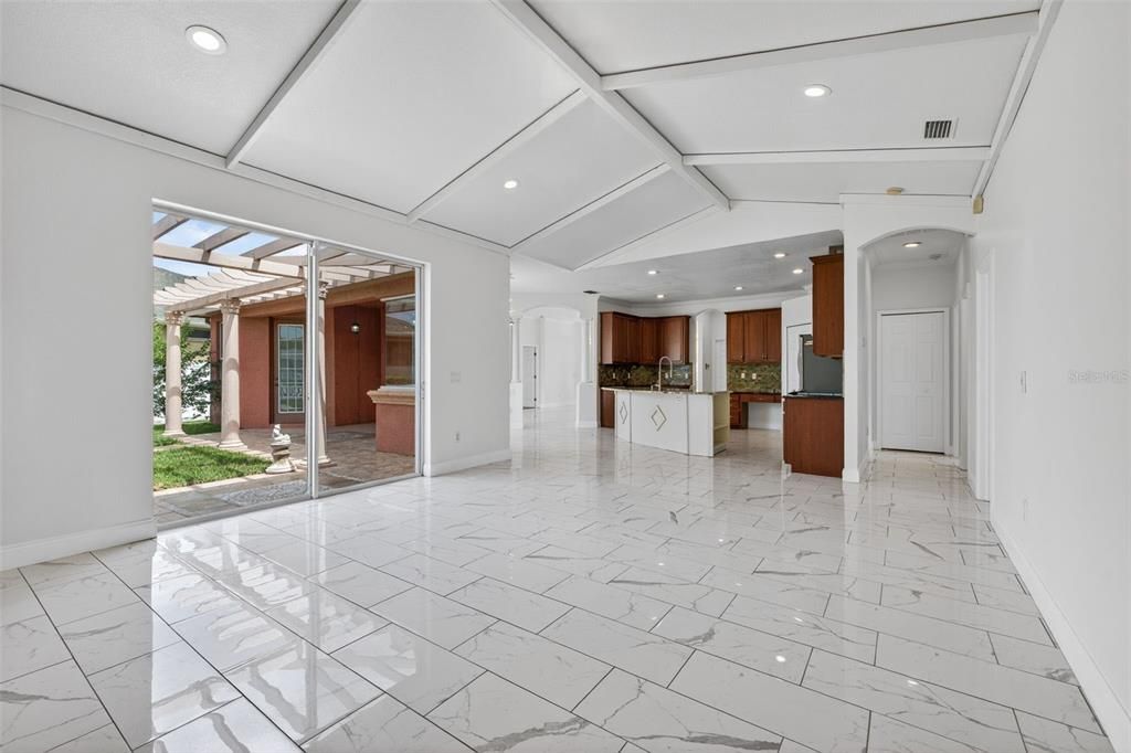 Activo con contrato: $515,000 (4 camas, 3 baños, 2855 Pies cuadrados)