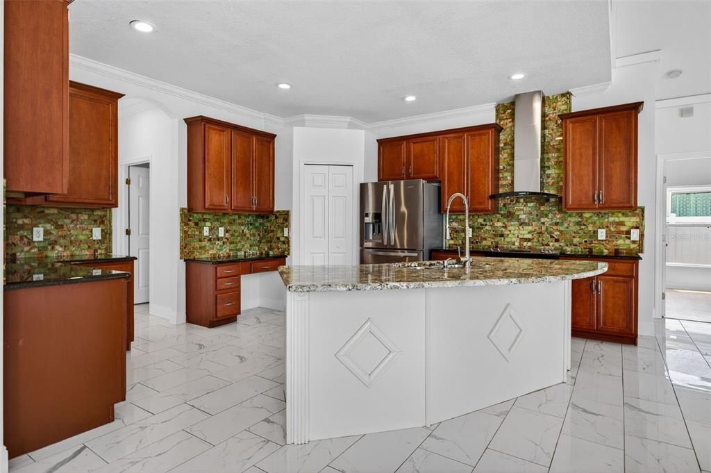 Activo con contrato: $515,000 (4 camas, 3 baños, 2855 Pies cuadrados)