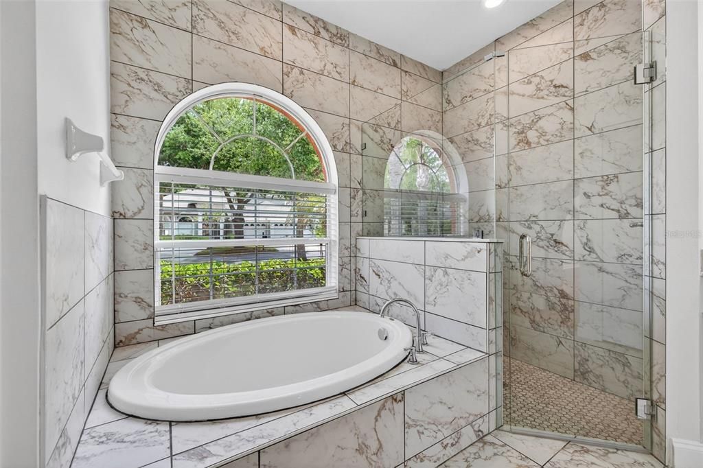 Activo con contrato: $515,000 (4 camas, 3 baños, 2855 Pies cuadrados)