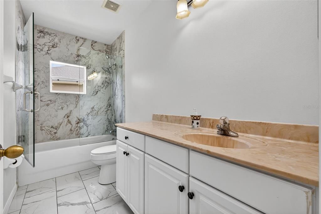 Activo con contrato: $515,000 (4 camas, 3 baños, 2855 Pies cuadrados)