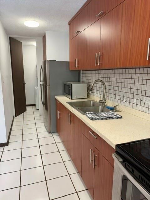 For Sale: $433,000 (3 beds, 2 baths, 1040 Square Feet)