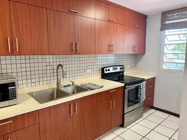 For Sale: $433,000 (3 beds, 2 baths, 1040 Square Feet)