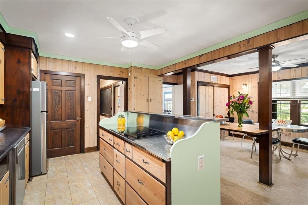 En Venta: $1,399,000 (5 camas, 4 baños, 4948 Pies cuadrados)