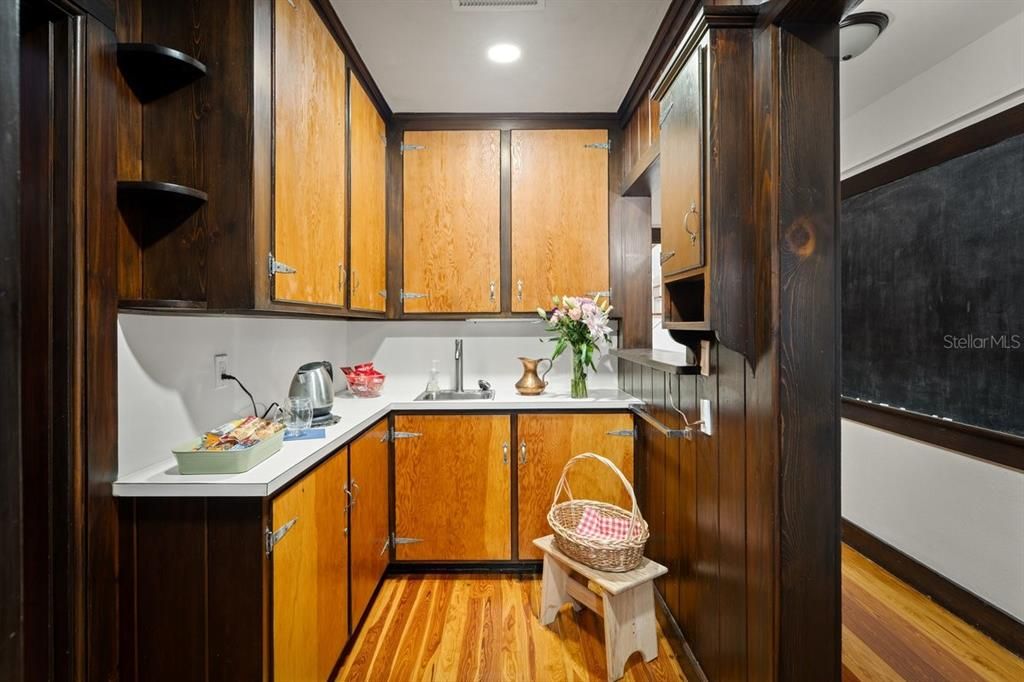 En Venta: $1,399,000 (5 camas, 4 baños, 4948 Pies cuadrados)