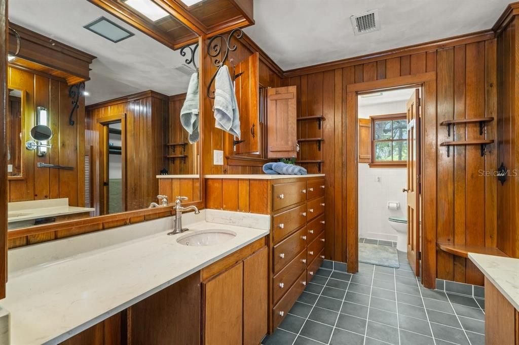 En Venta: $1,399,000 (5 camas, 4 baños, 4948 Pies cuadrados)