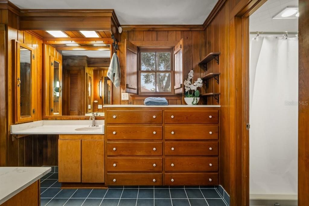 En Venta: $1,399,000 (5 camas, 4 baños, 4948 Pies cuadrados)