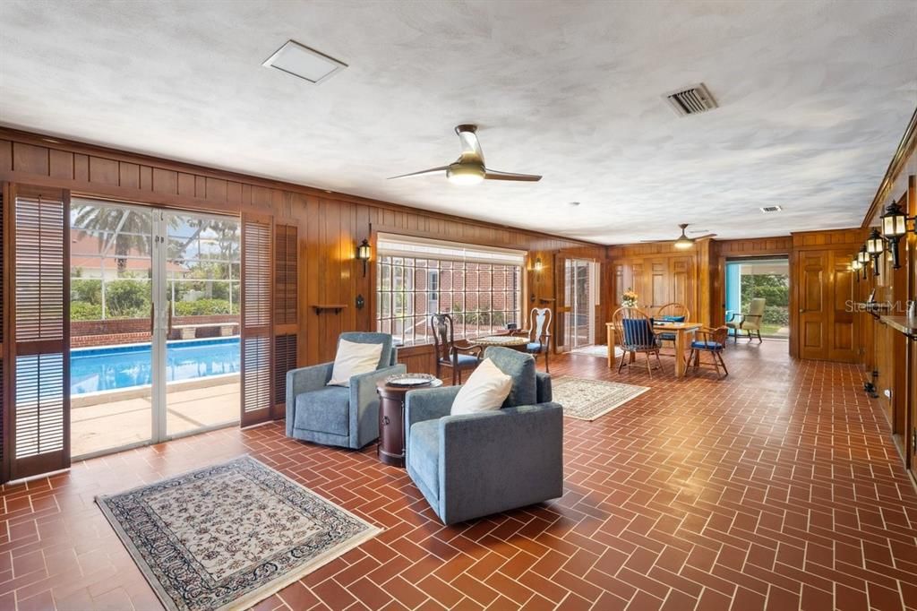 En Venta: $1,399,000 (5 camas, 4 baños, 4948 Pies cuadrados)