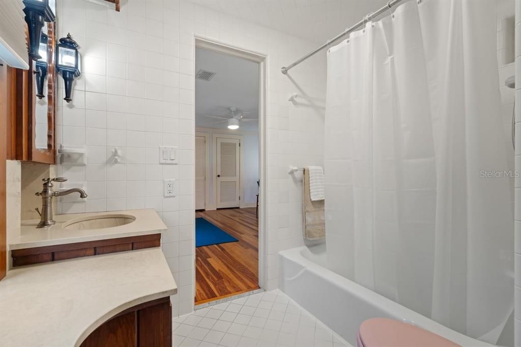 En Venta: $1,399,000 (5 camas, 4 baños, 4948 Pies cuadrados)