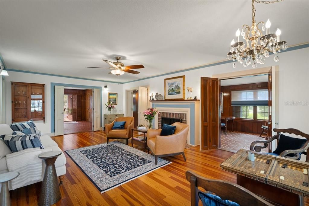 En Venta: $1,399,000 (5 camas, 4 baños, 4948 Pies cuadrados)