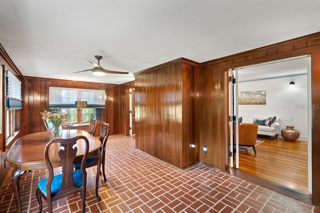 En Venta: $1,399,000 (5 camas, 4 baños, 4948 Pies cuadrados)