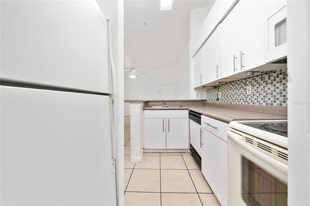 For Sale: $150,000 (1 beds, 1 baths, 650 Square Feet)