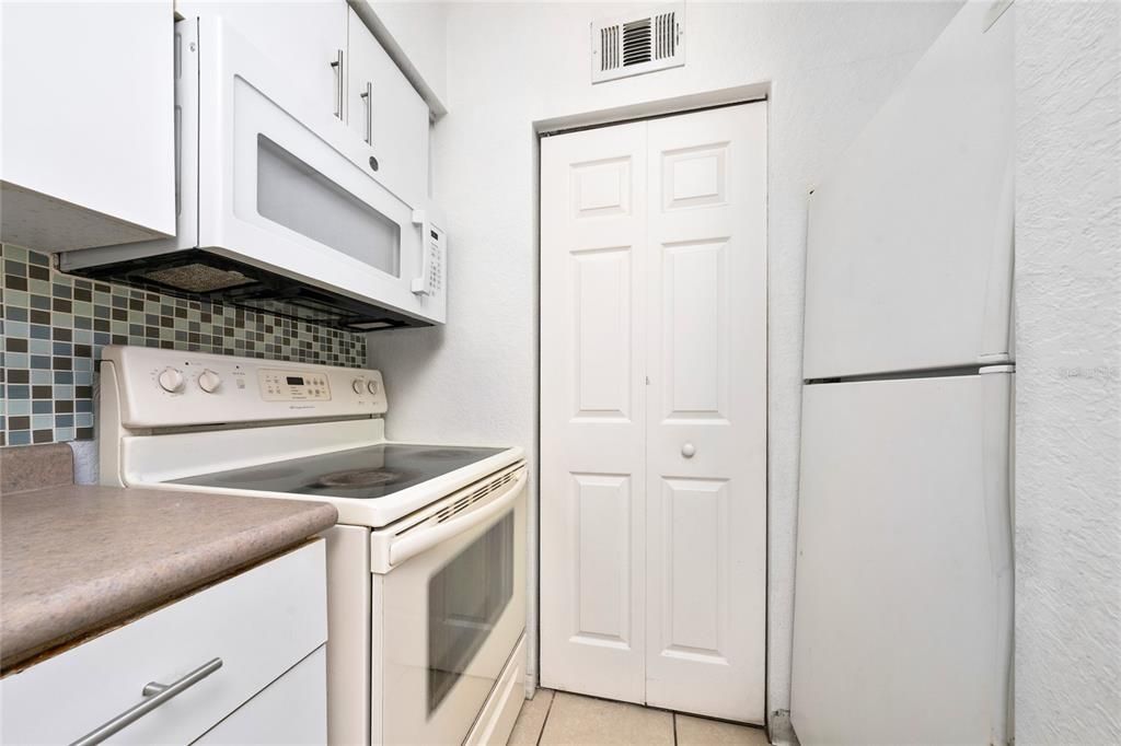 For Sale: $150,000 (1 beds, 1 baths, 650 Square Feet)