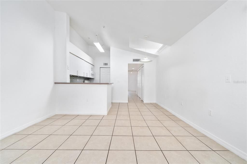 For Sale: $150,000 (1 beds, 1 baths, 650 Square Feet)