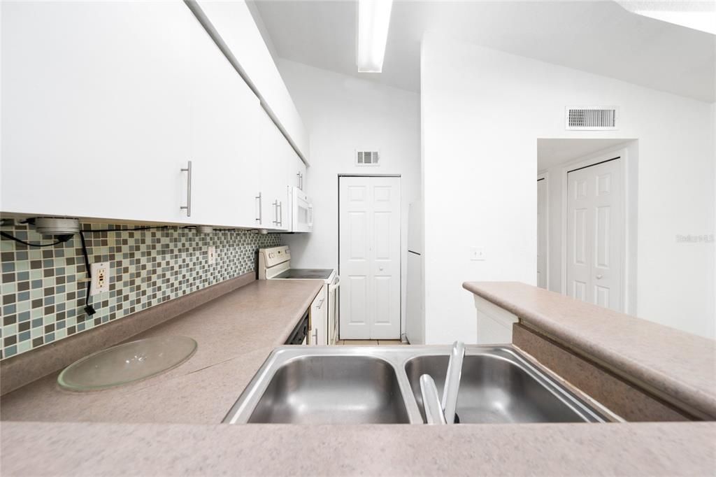 For Sale: $150,000 (1 beds, 1 baths, 650 Square Feet)