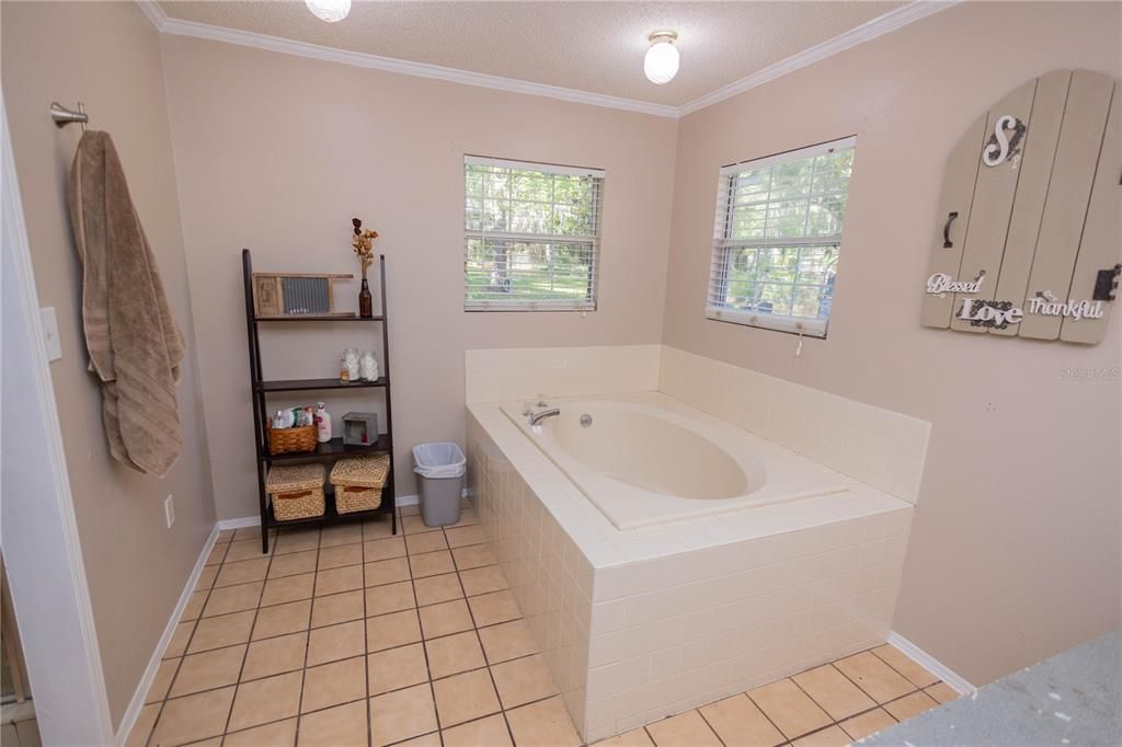 For Sale: $265,000 (3 beds, 2 baths, 1591 Square Feet)