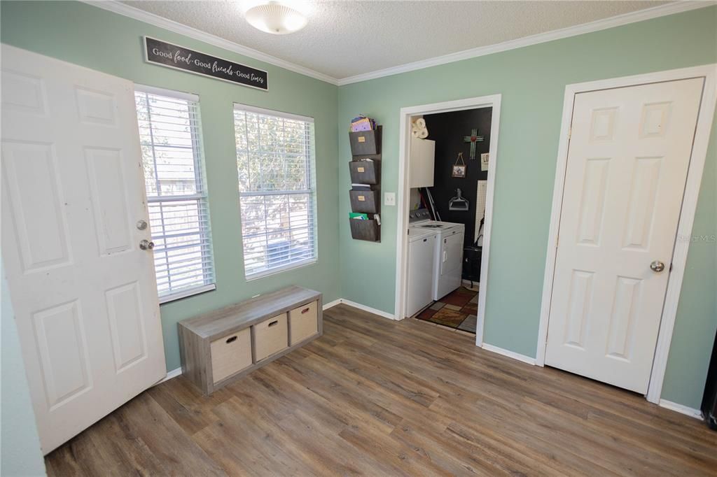 For Sale: $265,000 (3 beds, 2 baths, 1591 Square Feet)