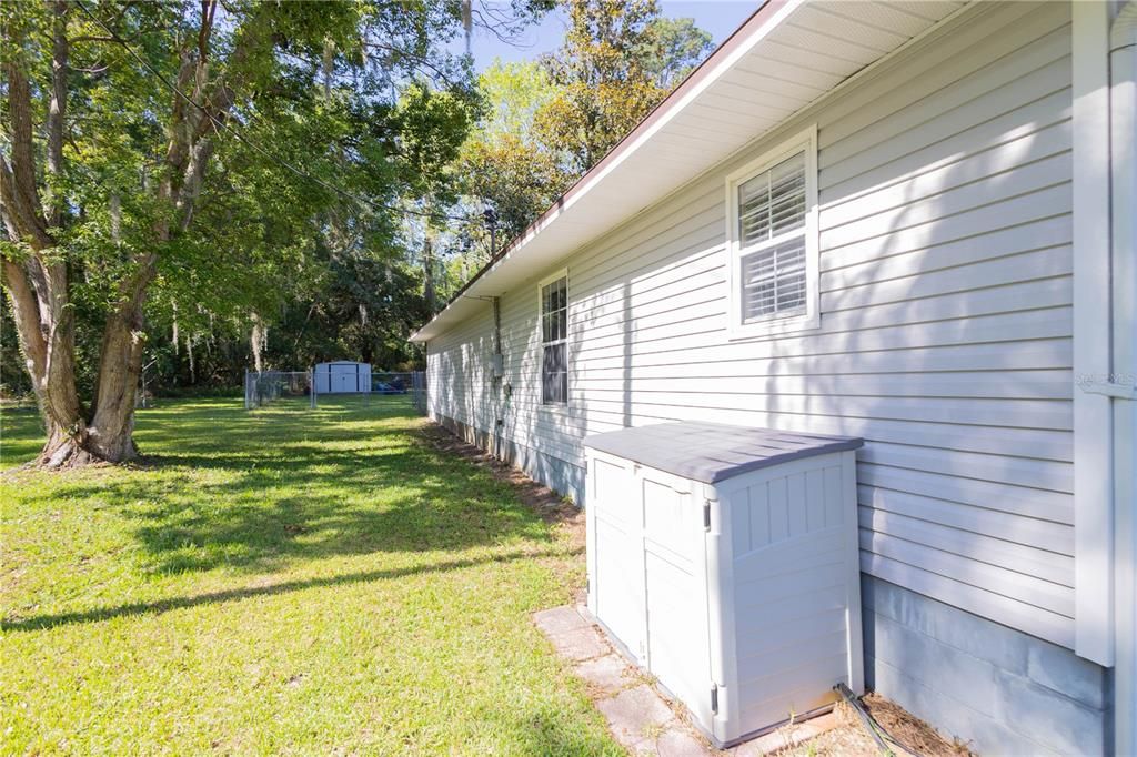 For Sale: $265,000 (3 beds, 2 baths, 1591 Square Feet)