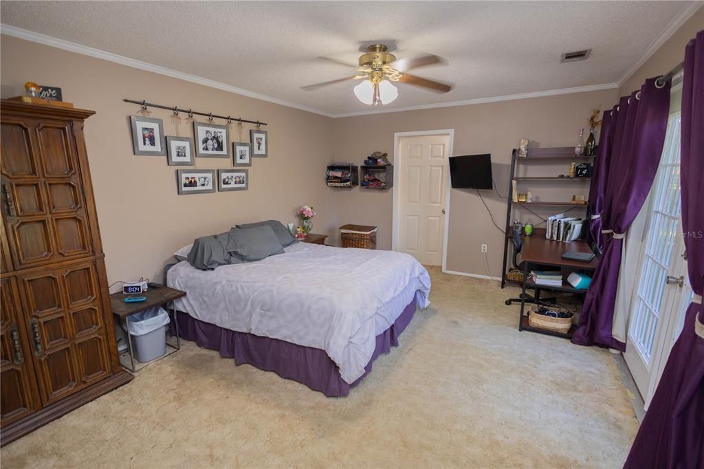For Sale: $265,000 (3 beds, 2 baths, 1591 Square Feet)