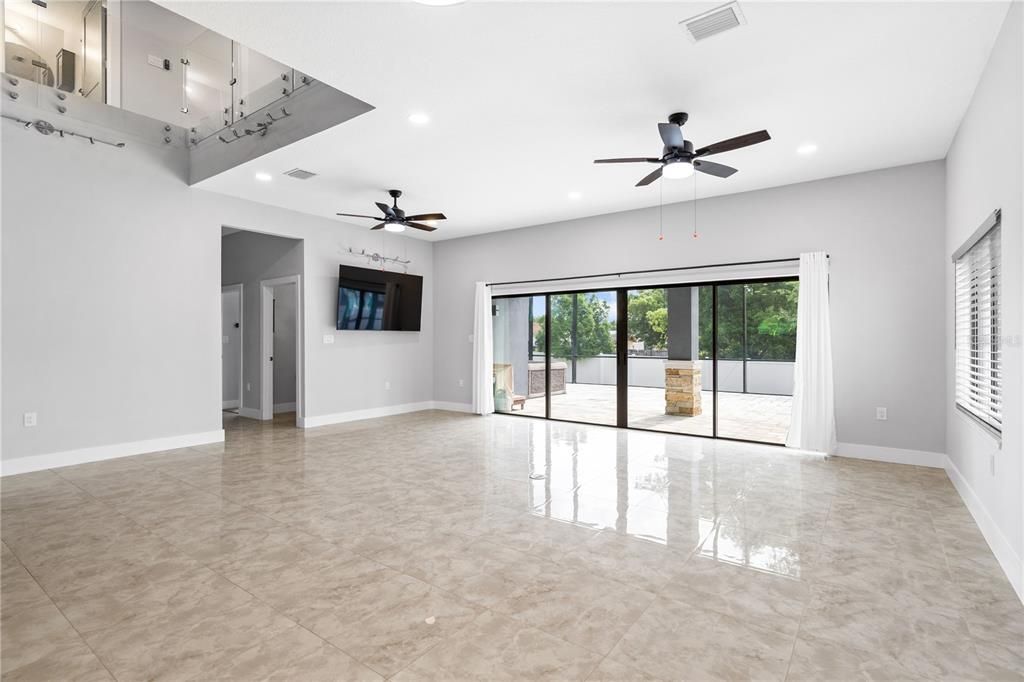 En Venta: $799,000 (4 camas, 3 baños, 3100 Pies cuadrados)