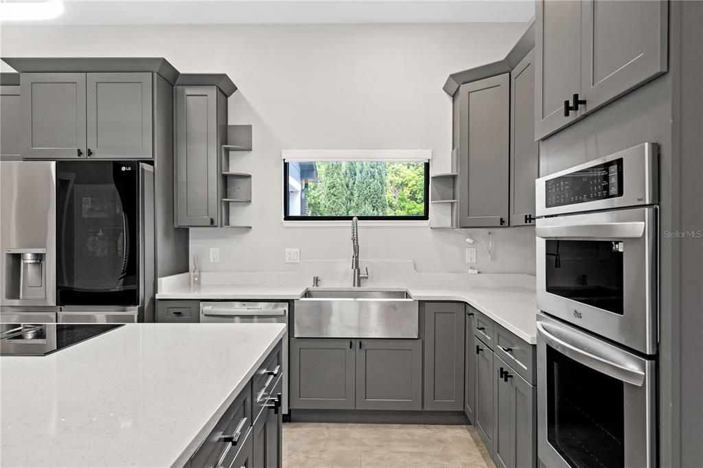 En Venta: $799,000 (4 camas, 3 baños, 3100 Pies cuadrados)