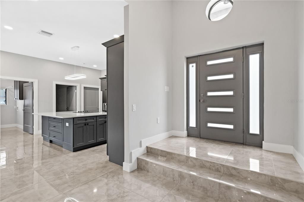 En Venta: $799,000 (4 camas, 3 baños, 3100 Pies cuadrados)