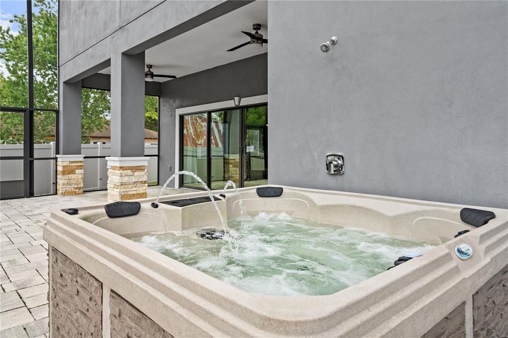 En Venta: $799,000 (4 camas, 3 baños, 3100 Pies cuadrados)