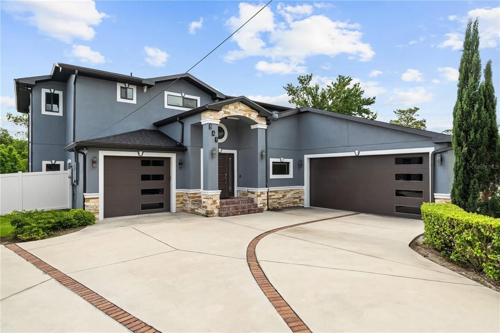 En Venta: $799,000 (4 camas, 3 baños, 3100 Pies cuadrados)