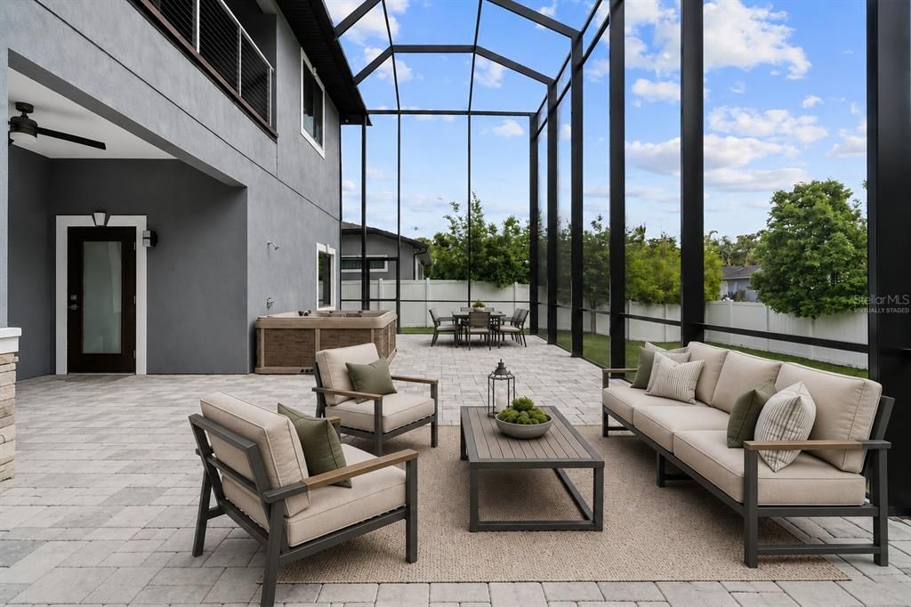 En Venta: $799,000 (4 camas, 3 baños, 3100 Pies cuadrados)