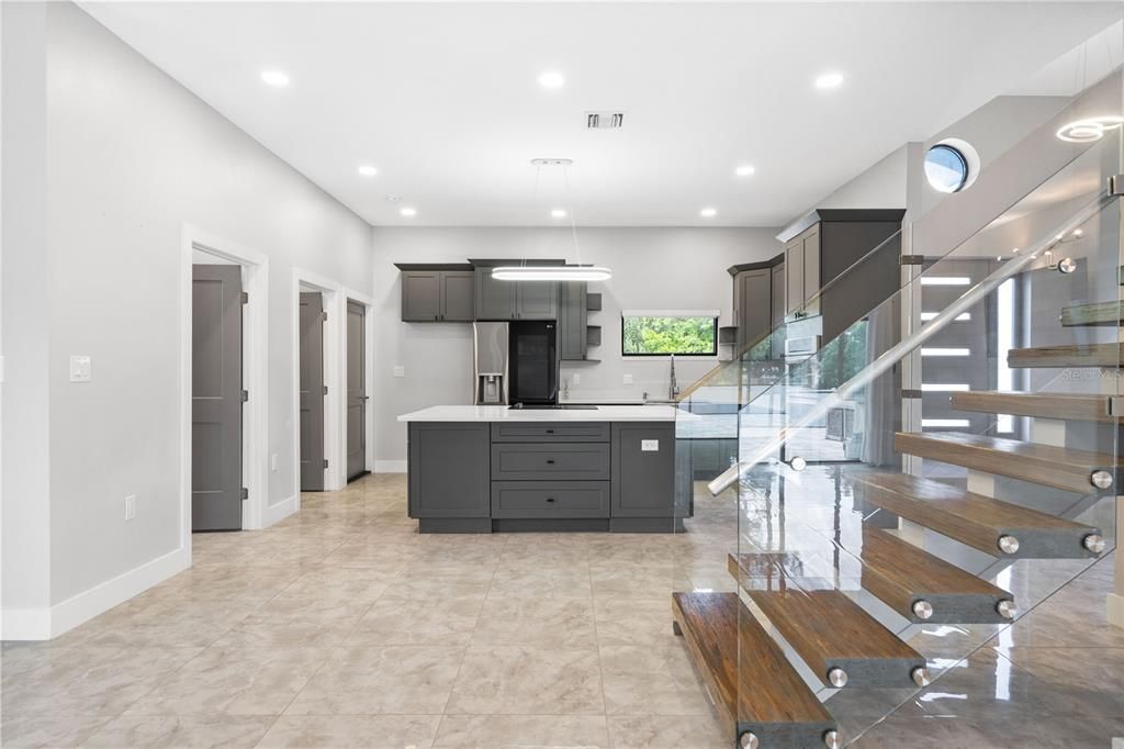 En Venta: $799,000 (4 camas, 3 baños, 3100 Pies cuadrados)