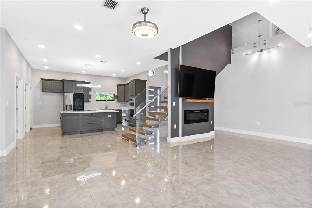 En Venta: $799,000 (4 camas, 3 baños, 3100 Pies cuadrados)