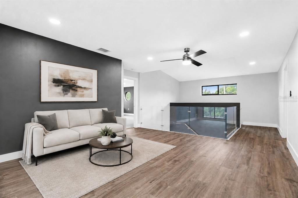 En Venta: $799,000 (4 camas, 3 baños, 3100 Pies cuadrados)