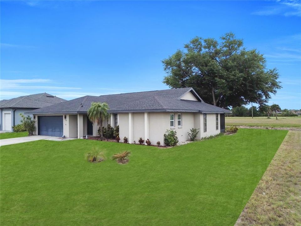 For Sale: $390,000 (3 beds, 2 baths, 1898 Square Feet)