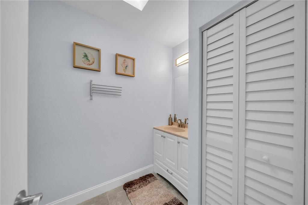 For Sale: $390,000 (3 beds, 2 baths, 1898 Square Feet)