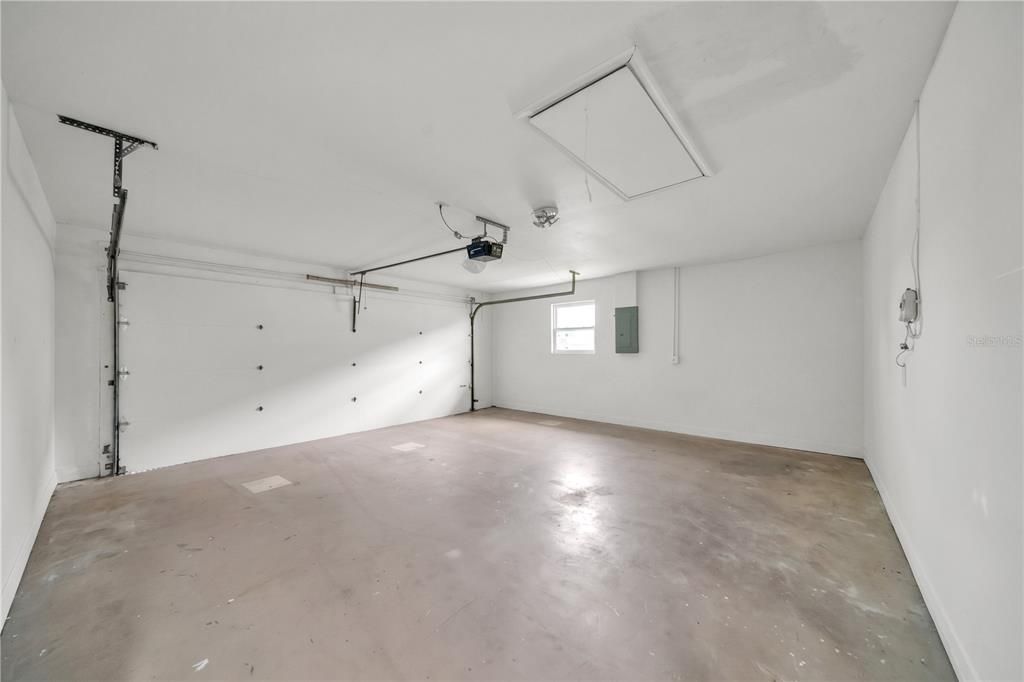 For Sale: $390,000 (3 beds, 2 baths, 1898 Square Feet)