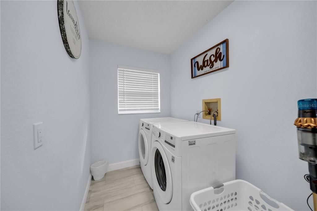 For Sale: $390,000 (3 beds, 2 baths, 1898 Square Feet)