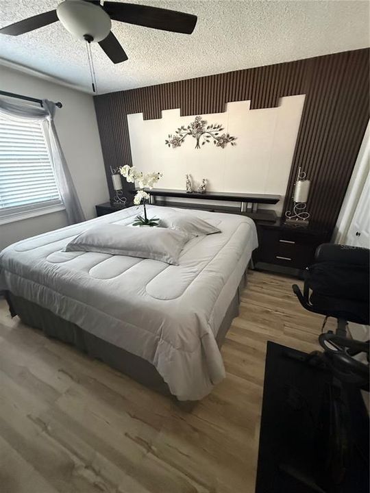 На продажу: $383,500 (3 спален, 1 ванн, 1069 Квадратных фут)