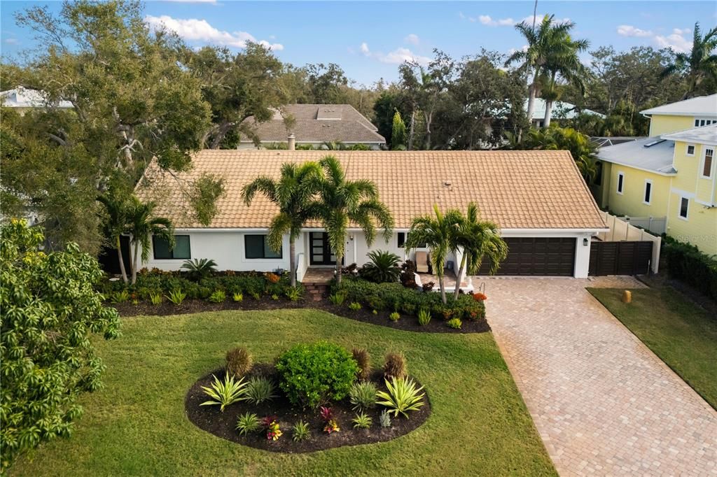 Active With Contract: $2,490,000 (4 beds, 3 baths, 2696 Square Feet)