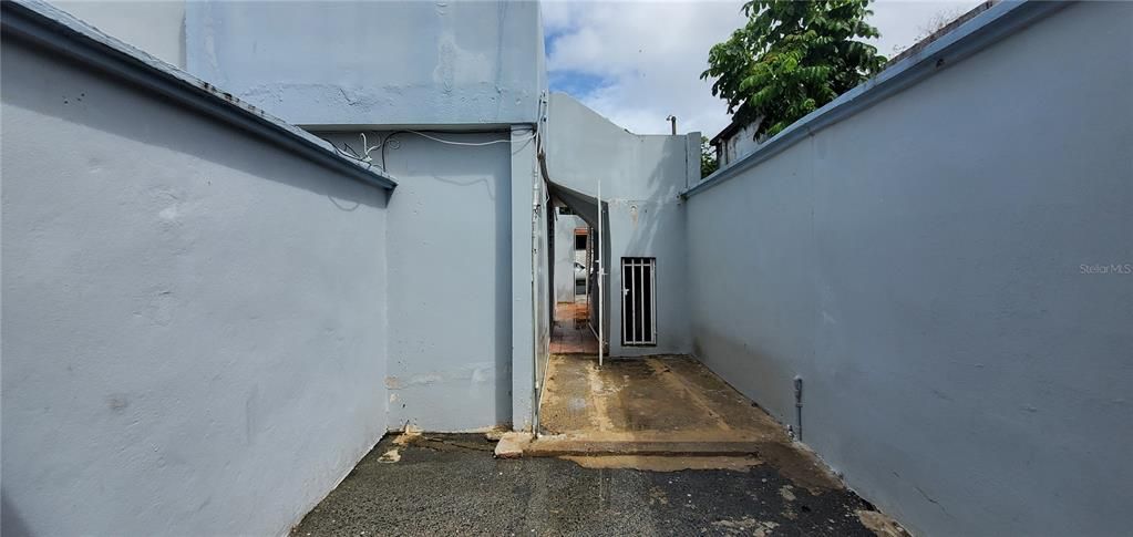 Active With Contract: $250,000 (7 beds, 0 baths, 1612 Square Feet)