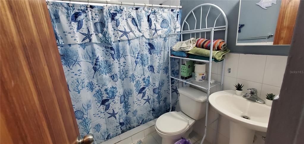 Active With Contract: $250,000 (7 beds, 0 baths, 1612 Square Feet)