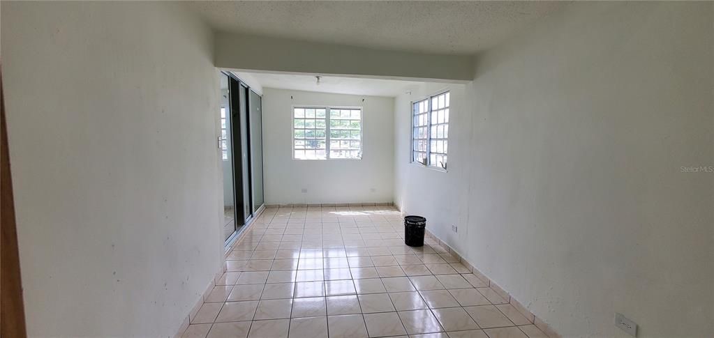 Active With Contract: $250,000 (7 beds, 0 baths, 1612 Square Feet)