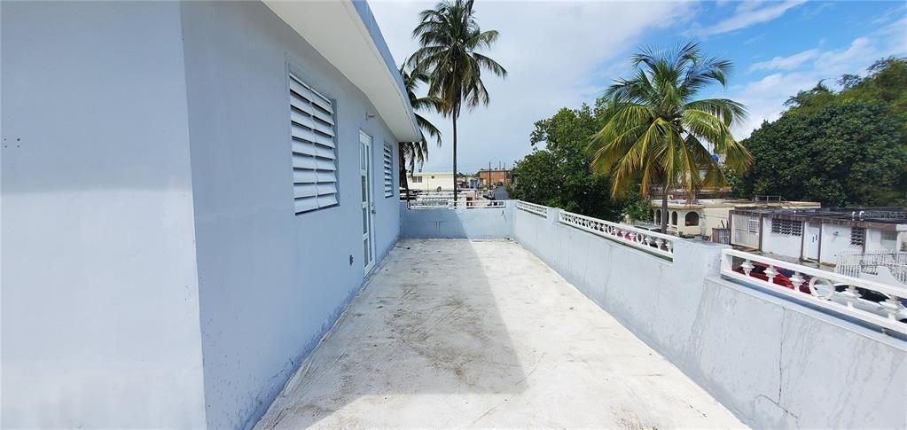 Active With Contract: $250,000 (7 beds, 0 baths, 1612 Square Feet)