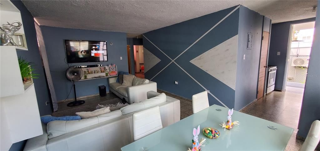 Active With Contract: $250,000 (7 beds, 0 baths, 1612 Square Feet)