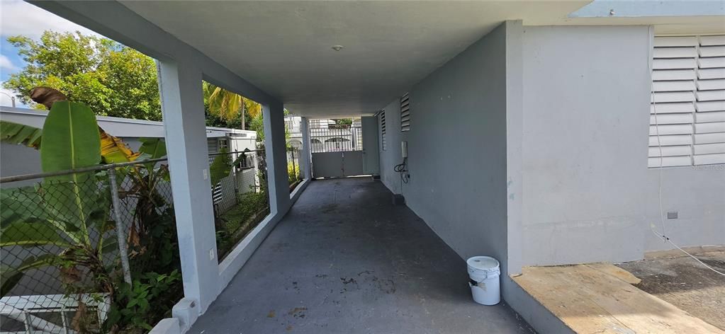 Active With Contract: $250,000 (7 beds, 0 baths, 1612 Square Feet)