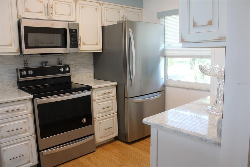 For Rent: $2,500 (2 beds, 2 baths, 1065 Square Feet)
