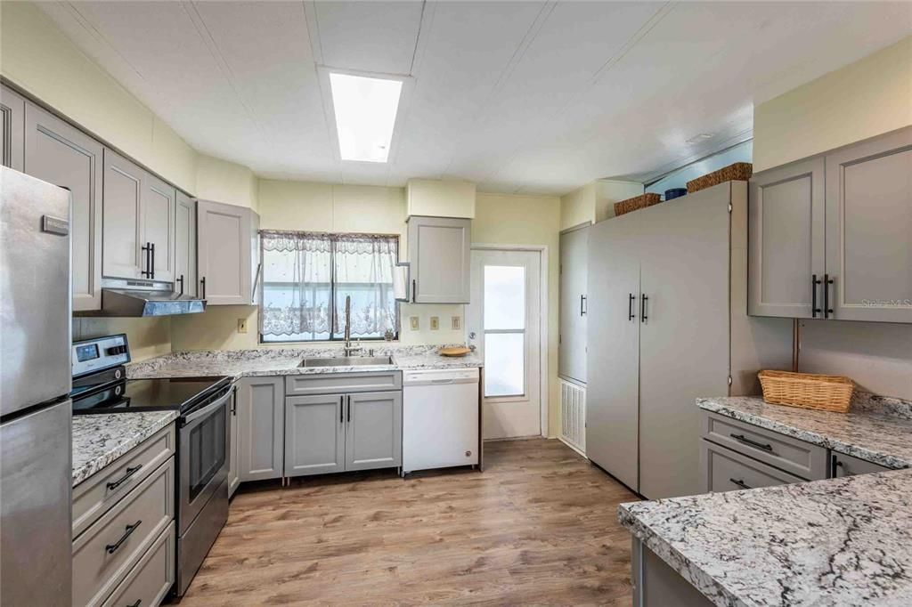 For Sale: $118,500 (3 beds, 2 baths, 1218 Square Feet)