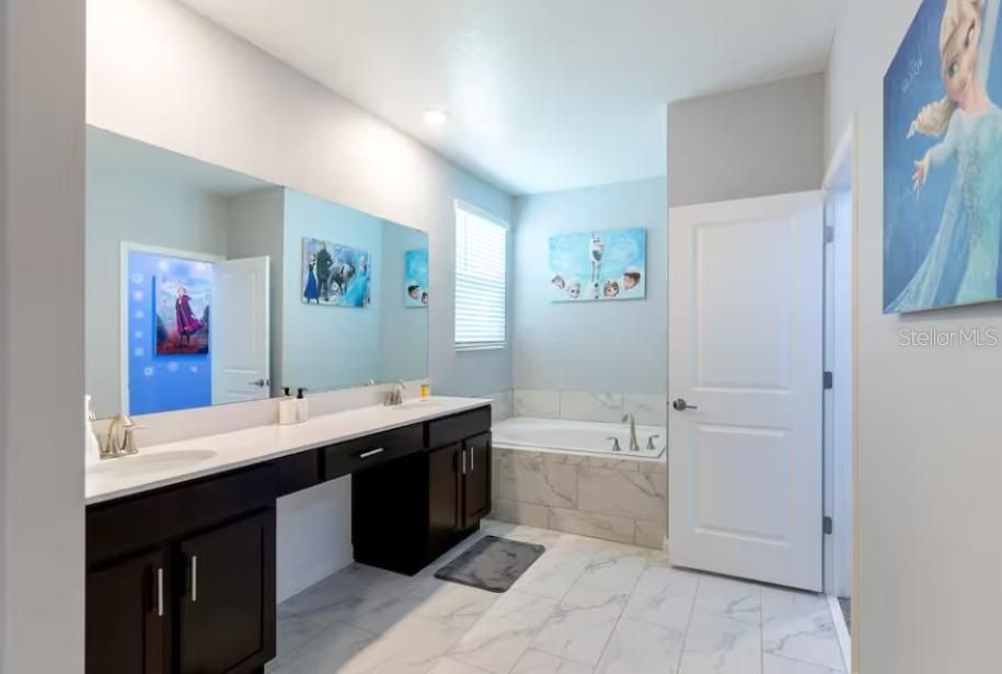 For Sale: $650,000 (5 beds, 5 baths, 2996 Square Feet)