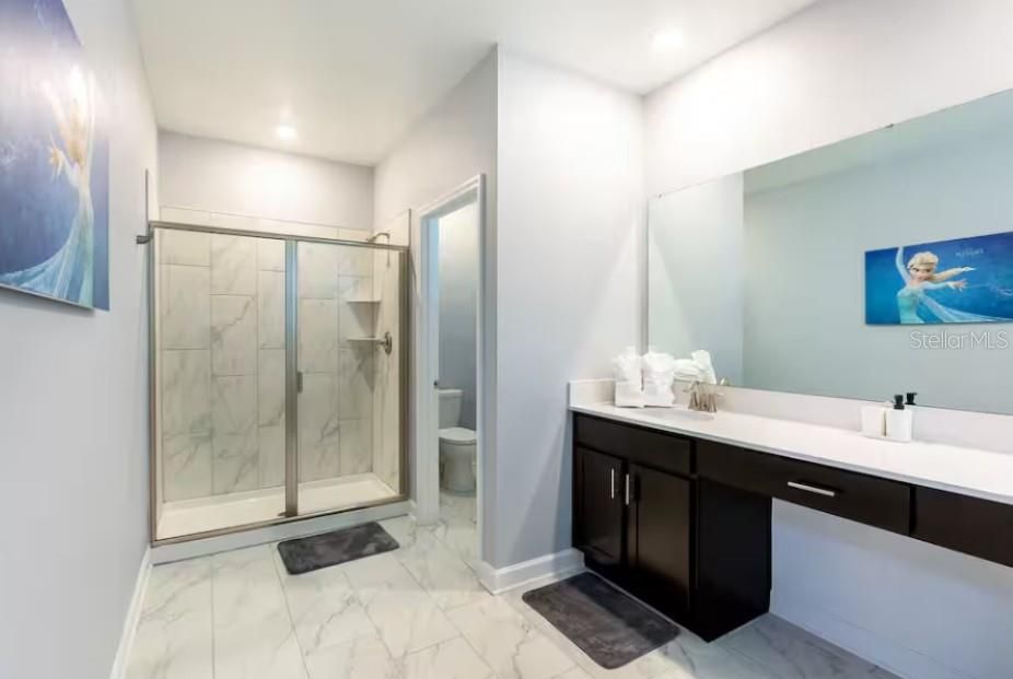 For Sale: $650,000 (5 beds, 5 baths, 2996 Square Feet)